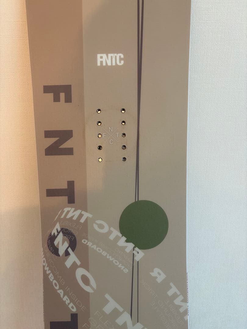 FNTC TNTR 24-25 150 スノーボード ベージュ