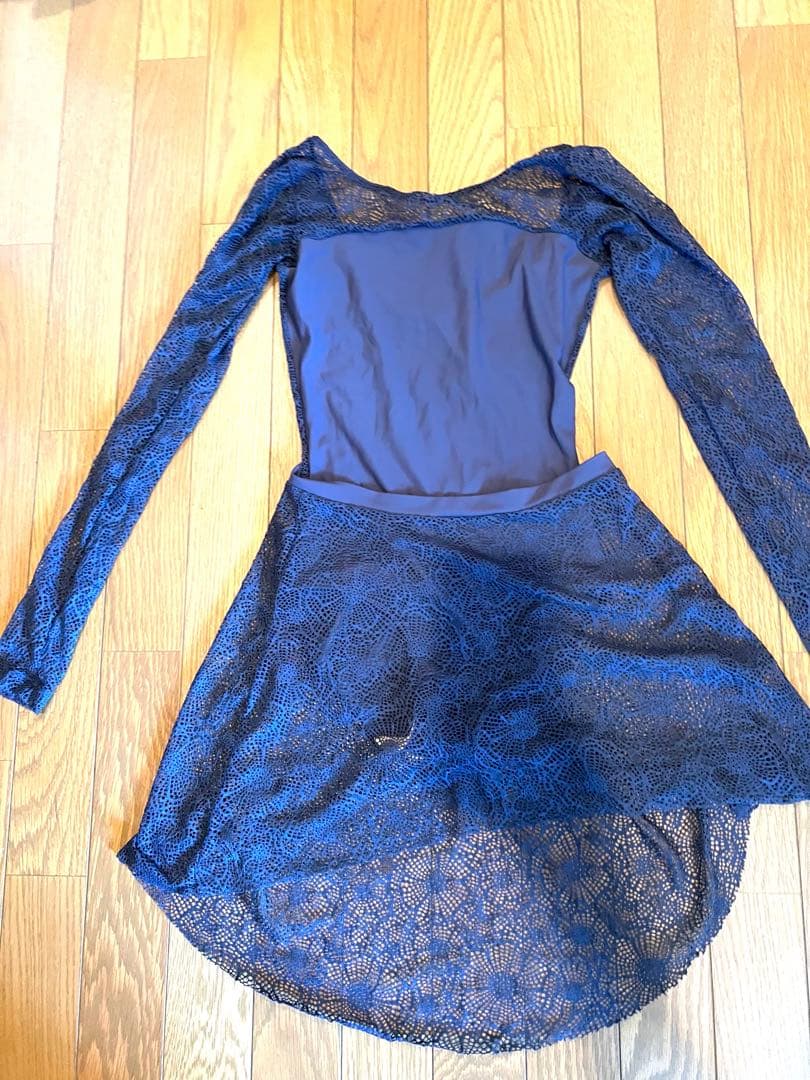 Eleve Tri Plum Lace RTW Mサイズ 長袖