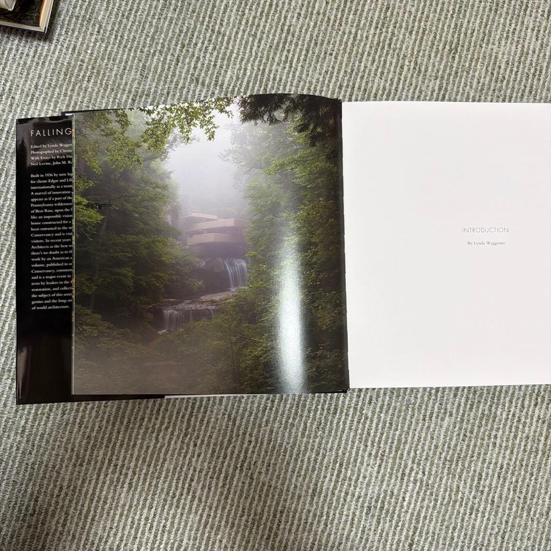 Fallingwater - Lynda Waggoner 編　落水荘