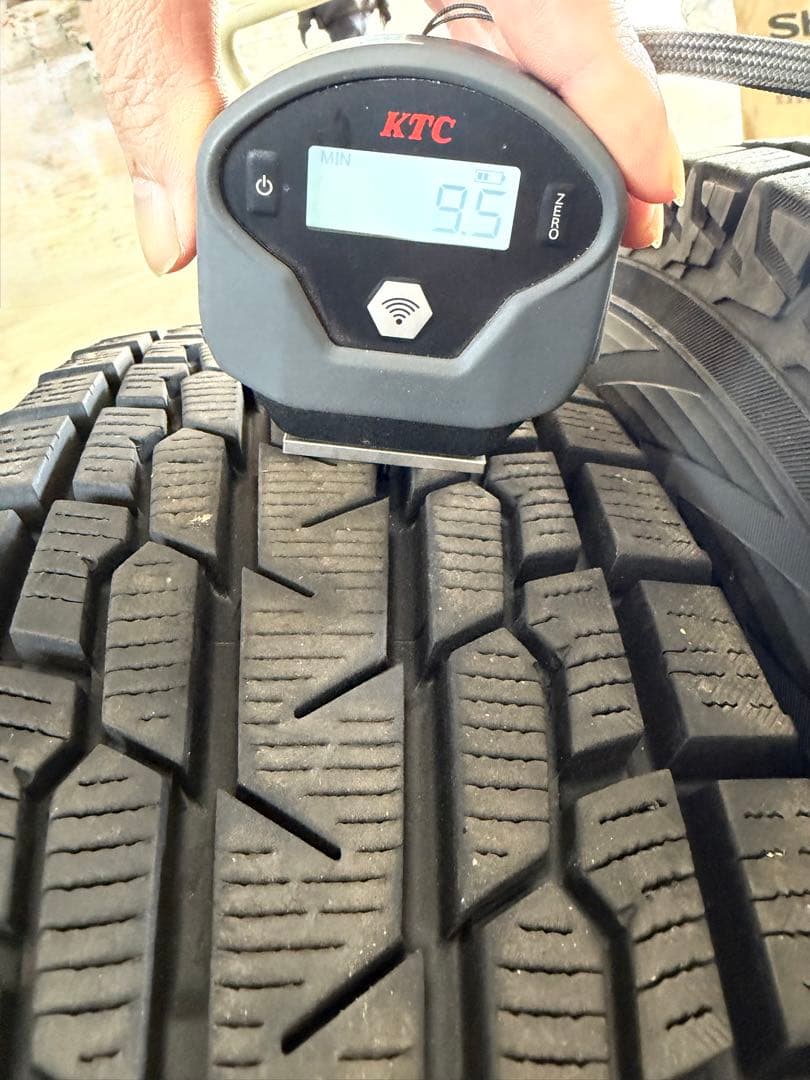 tomomy ②ジムニースタッドレスタイヤ2本