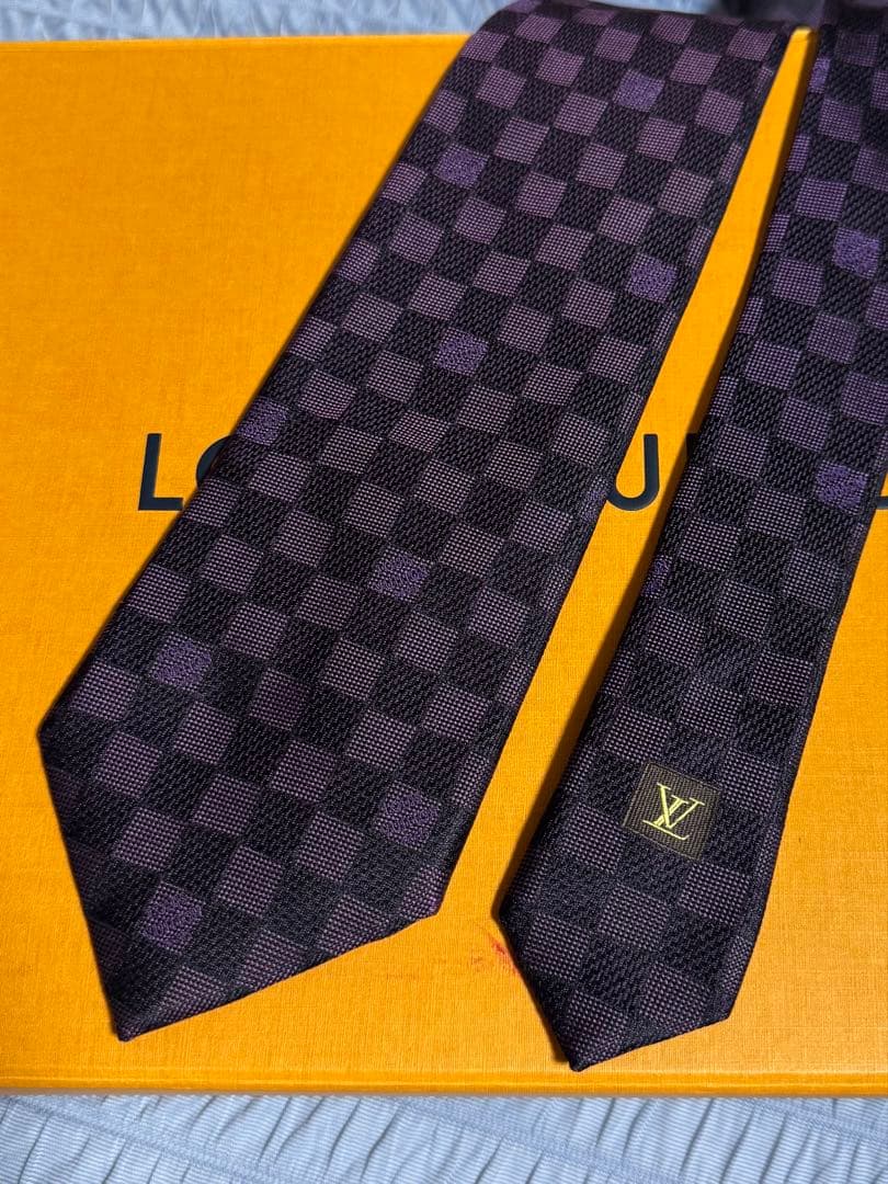 値下げ！LOUIS VUITTON ダミエ柄　パープル　シルク ネクタイ