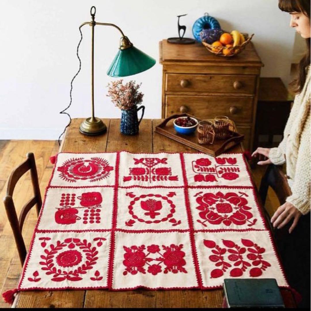 トランシルヴァニアからの贈り物　シク村のアウトライン刺繍のタペストリーの会