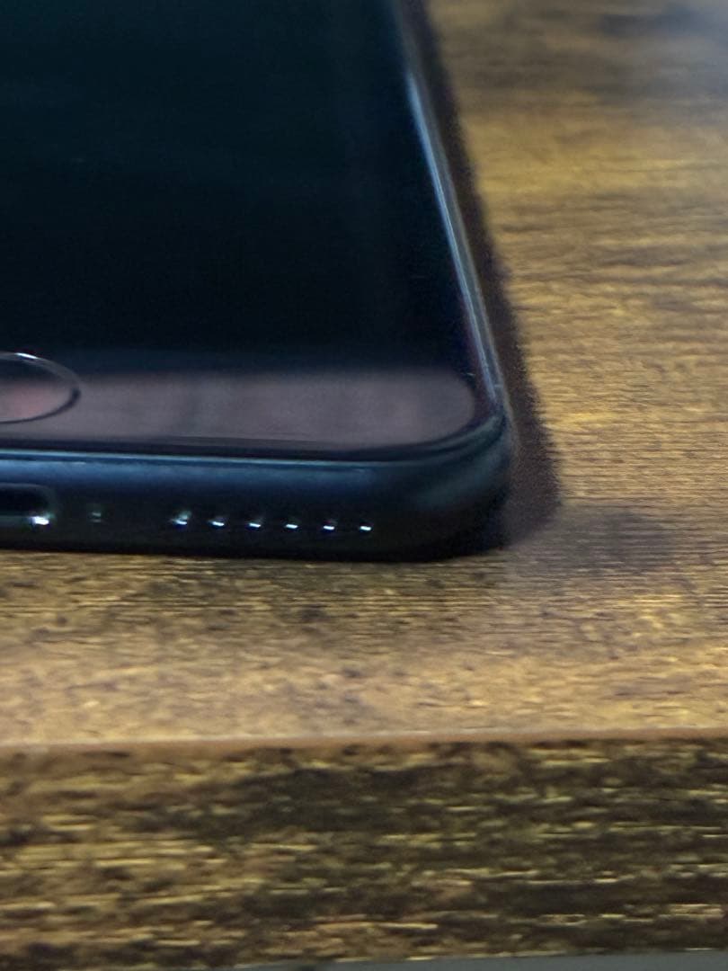 iPhone SE (2020) 64GB - ブラック - バッテリー84%