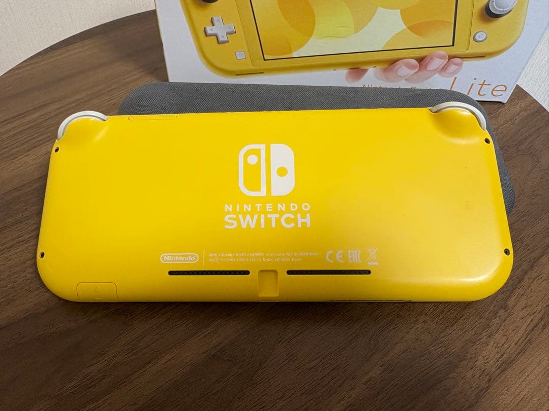 Nintendo Switch Lite イエロー　スイッチライト