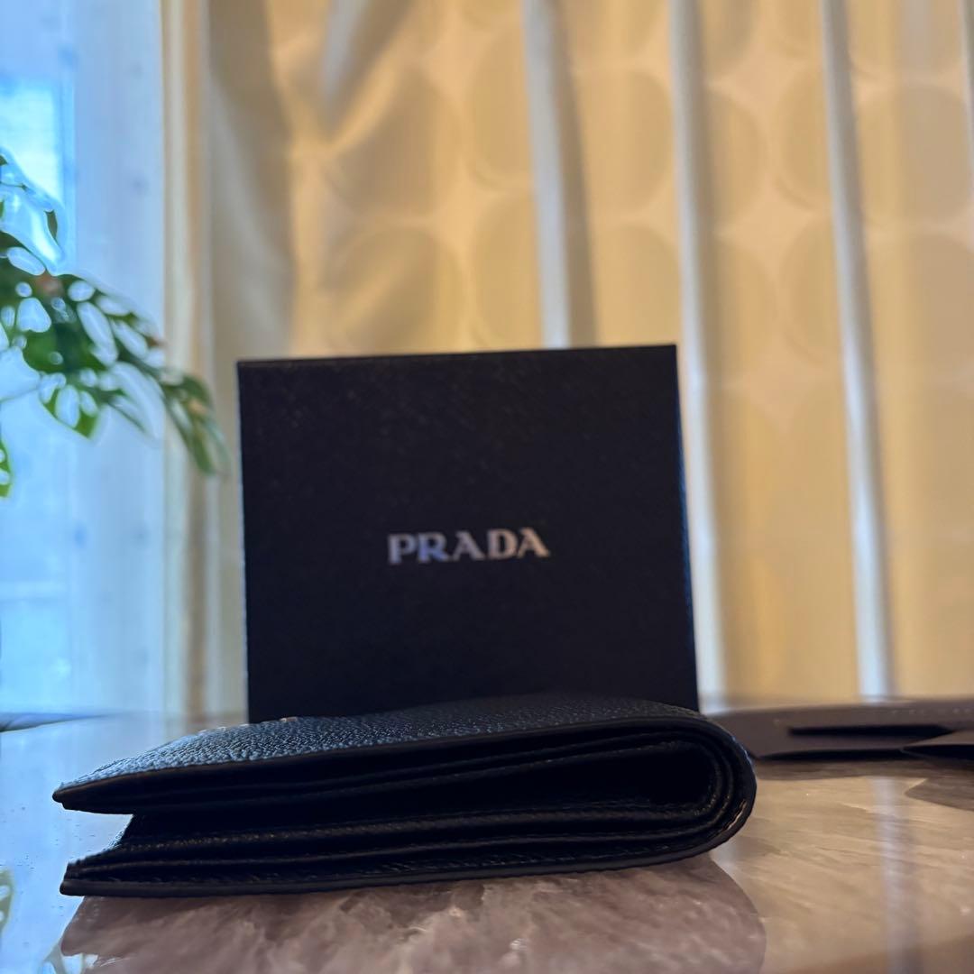 【新品】PRADA パース付きサフィアーノレザーウォレット　ブラック