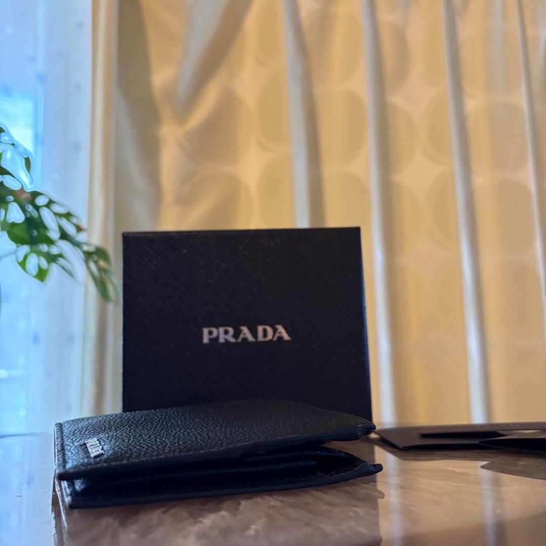 【新品】PRADA パース付きサフィアーノレザーウォレット　ブラック