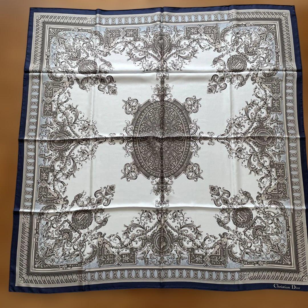 Christian Dior 装飾的 シルクスカーフ ネイビー108㎝