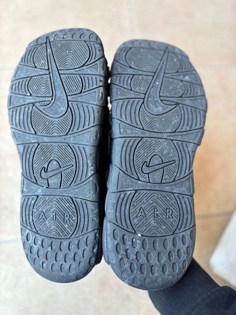 Nike モアテン　ブラック スライドサンダル