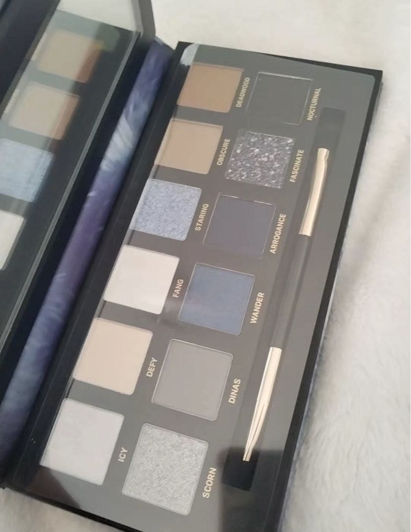 パーフェクトダイアリー　冰狼（アイスウルフ）　アイシャドウ