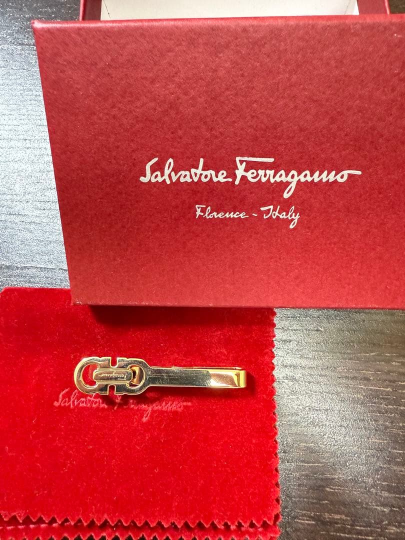 フェラガモ　ネクタイピン　ゴールド