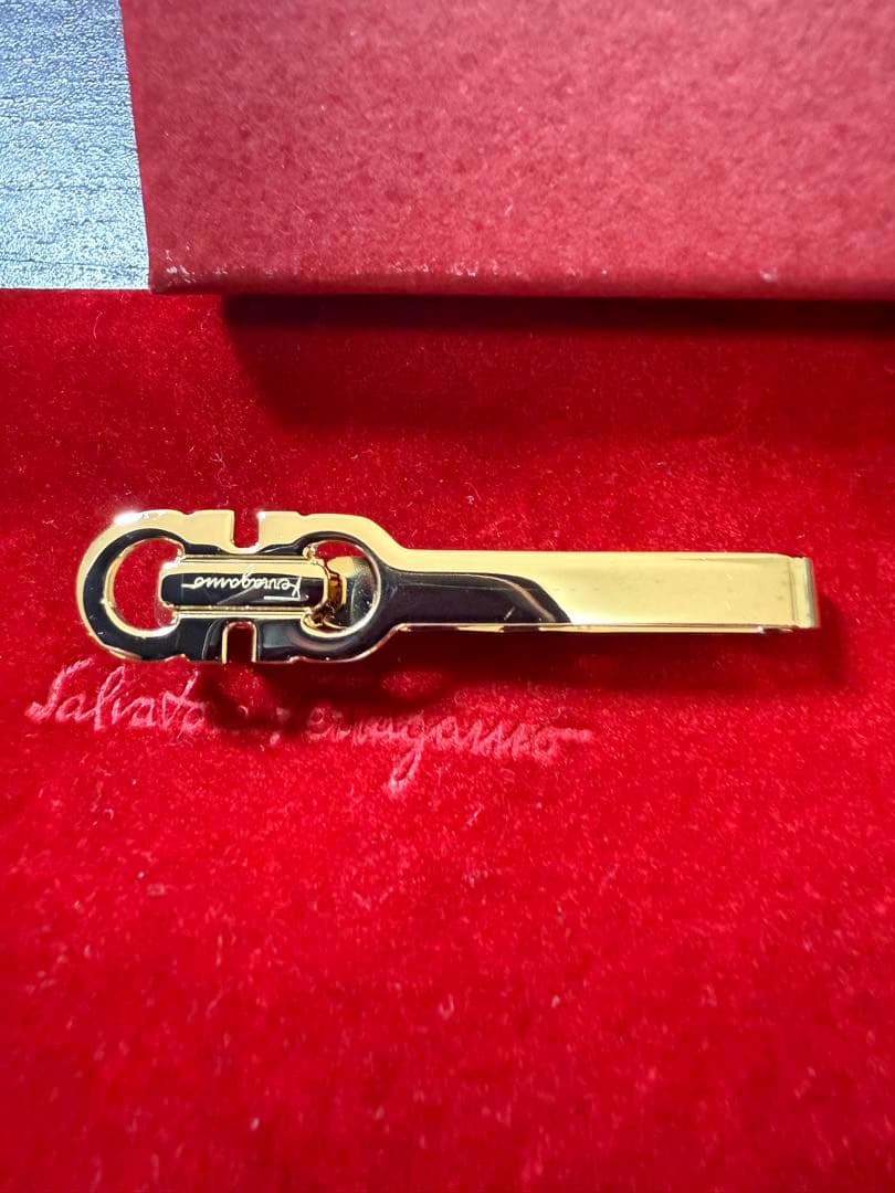 フェラガモ　ネクタイピン　ゴールド