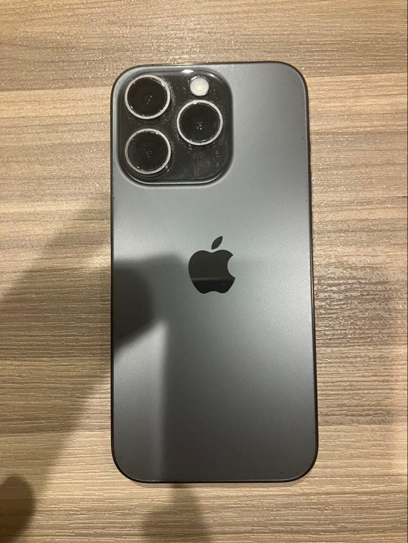美品】iPhone 15 Pro 256GBブラックチタニウム SIMフリー