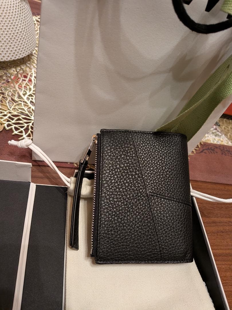 【未使用品】LOEWE 二つ折り財布 ブラック