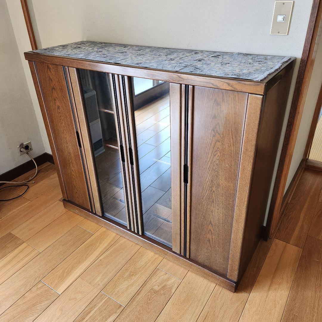 木製ガラス扉付きキャビネット