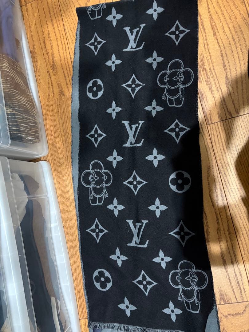 マフラー・モノグラム ヴィヴィエンヌ