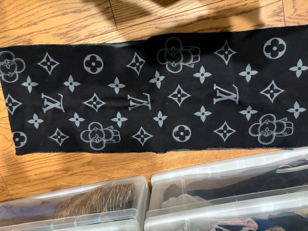 マフラー・モノグラム ヴィヴィエンヌ