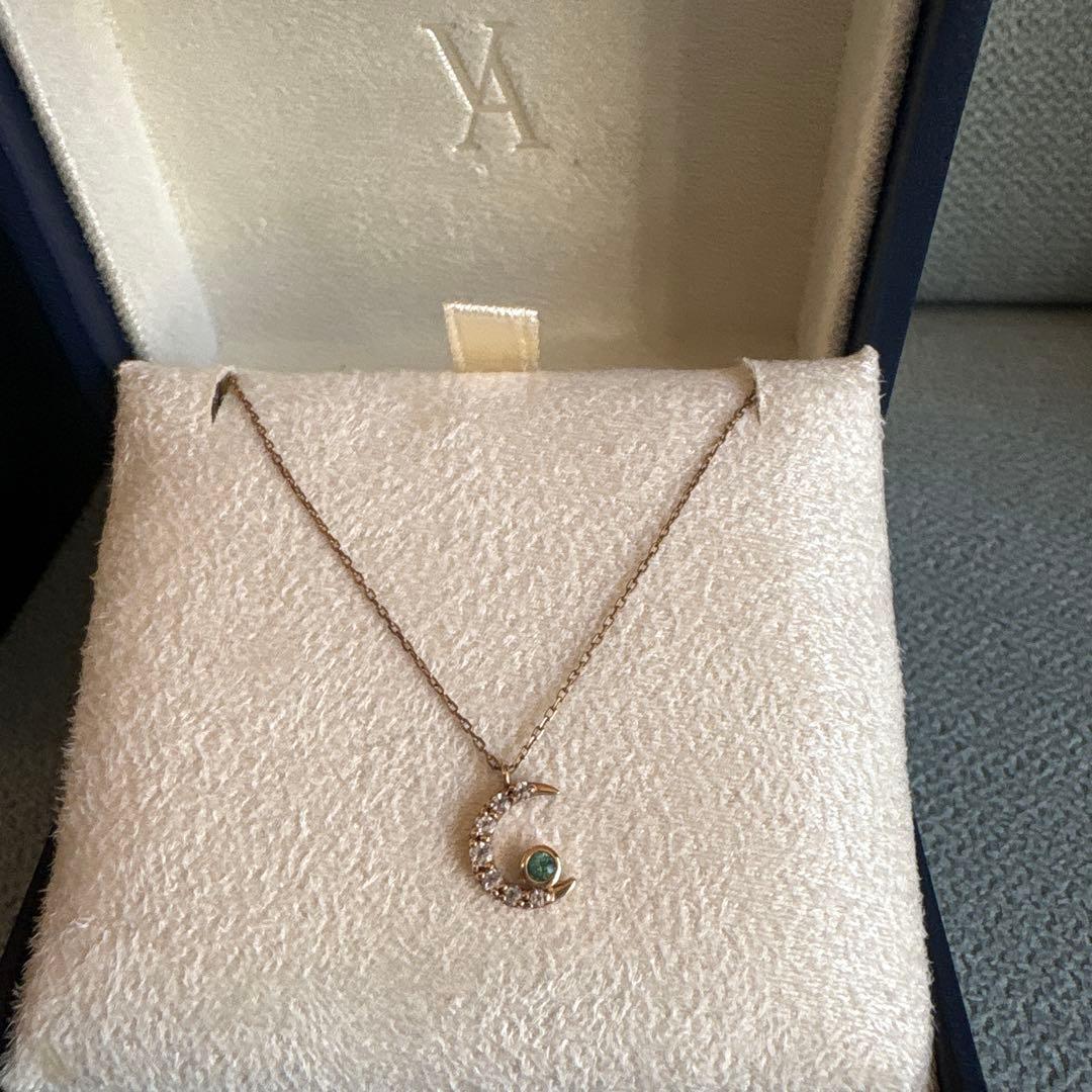 カプチーノ様　ヴァンドーム青山　k10 ダイヤ　エメラルド月ネックレス 箱付き