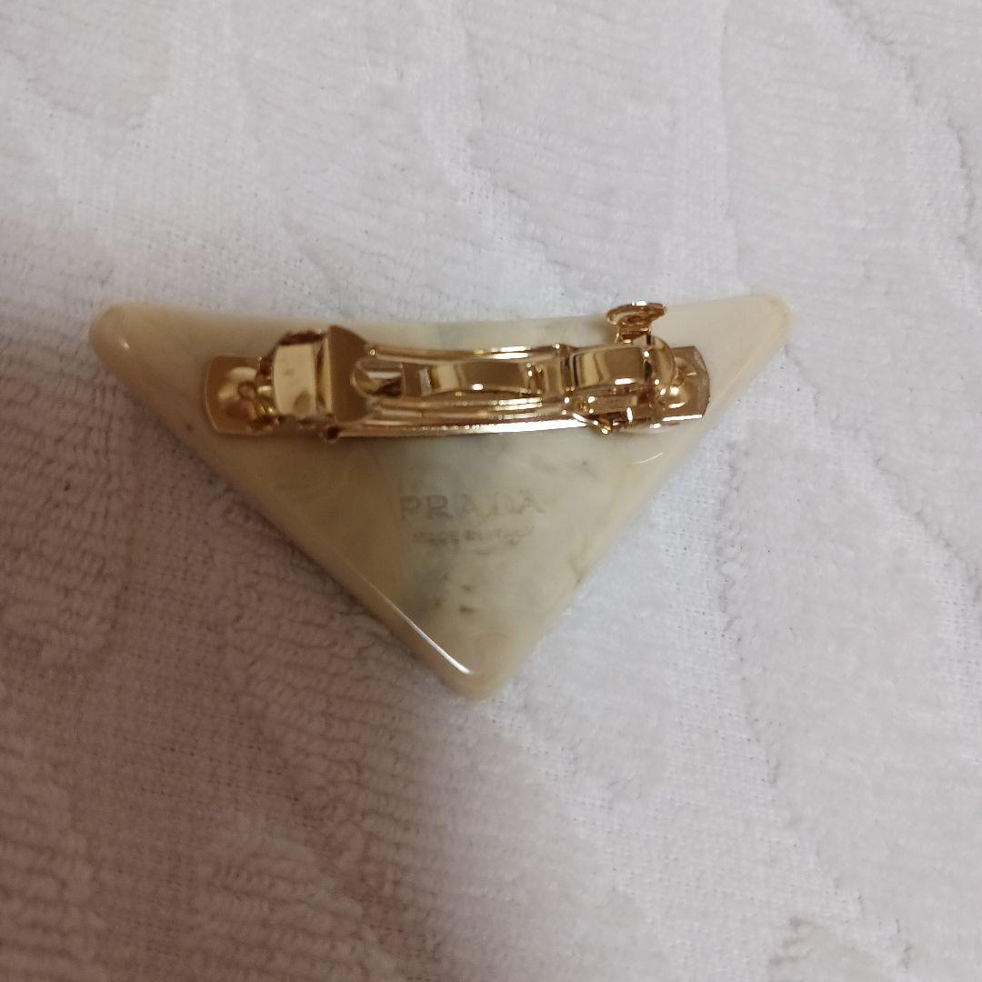 PRADAバレッタ　ヘアアクセ