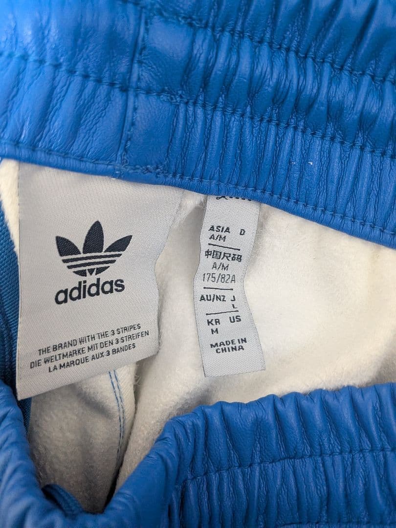 未使用　adidas フェイクレザー　　　　　ジャケット+パンツ　セットアップ