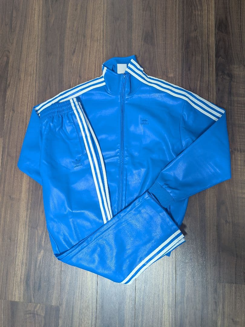 未使用　adidas フェイクレザー　　　　　ジャケット+パンツ　セットアップ
