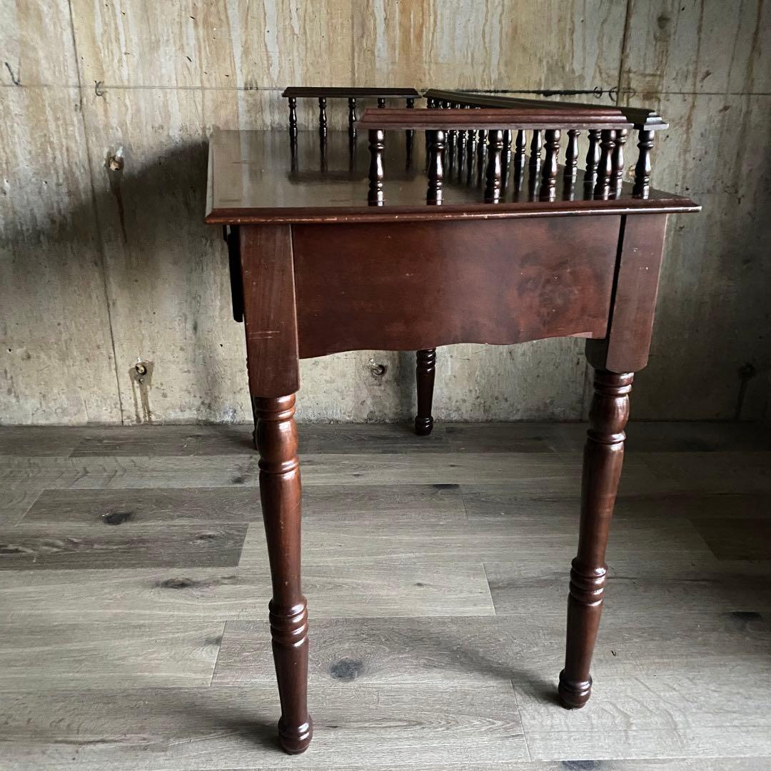 クラシックスタイル　欄干付きデスク　囲い付き机　アンティークレトロ　②