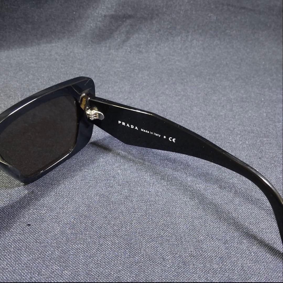 PRADA サングラス SPR 08Y キャットアイ型トライアングルロゴ