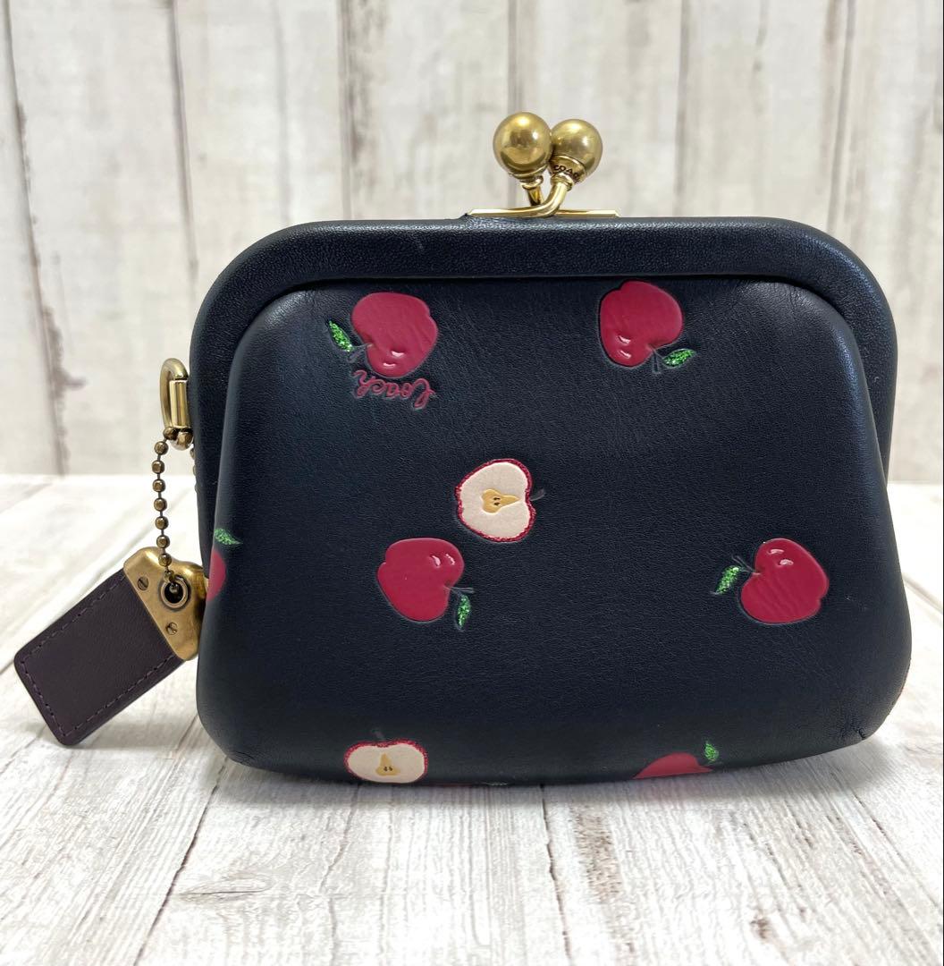 【美品】coachりんご柄　コーチCOACH がま口 財布　キスロック
