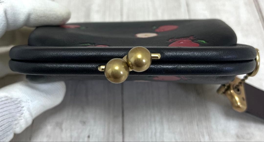【美品】coachりんご柄　コーチCOACH がま口 財布　キスロック