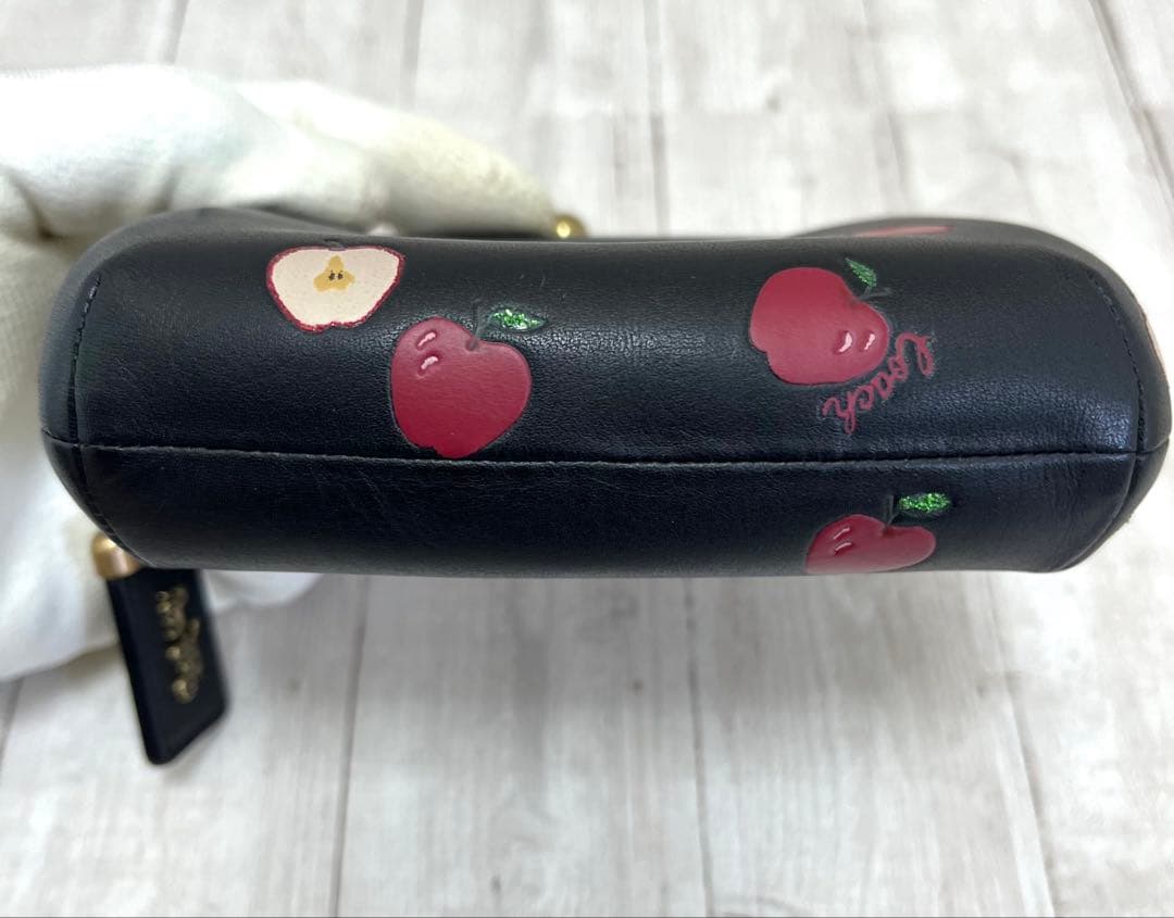 【美品】coachりんご柄　コーチCOACH がま口 財布　キスロック