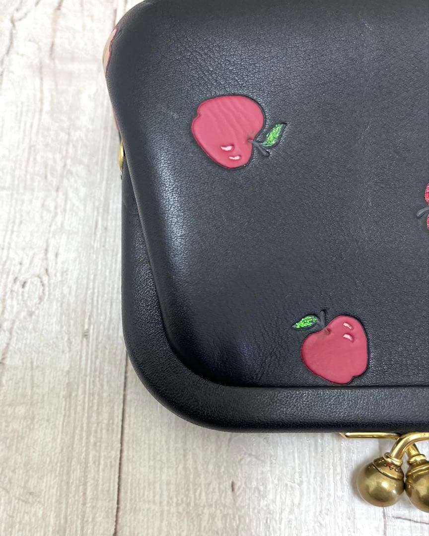 【美品】coachりんご柄　コーチCOACH がま口 財布　キスロック