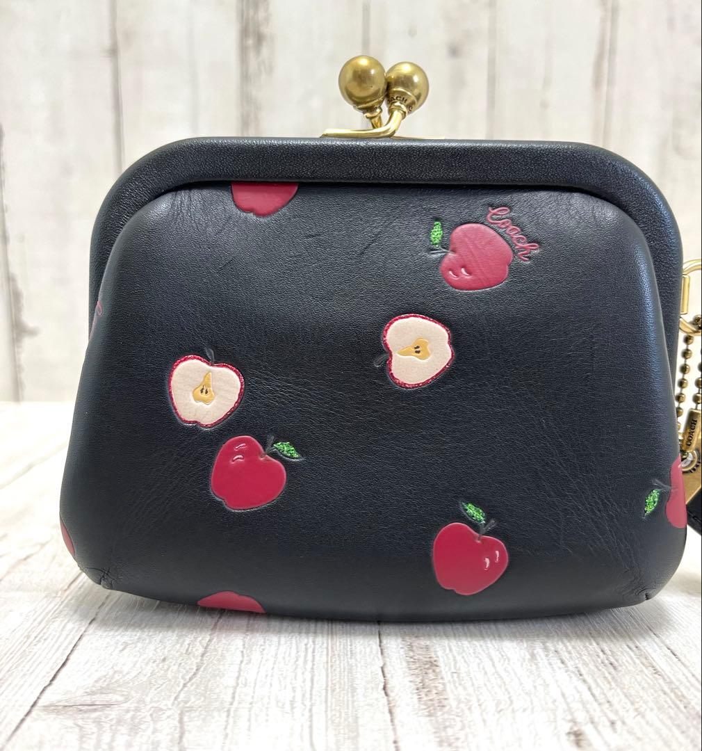 【美品】coachりんご柄　コーチCOACH がま口 財布　キスロック