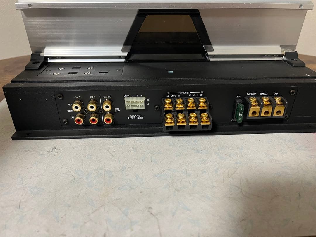 ALPINE MRV-F340 4チャンネルアンプ