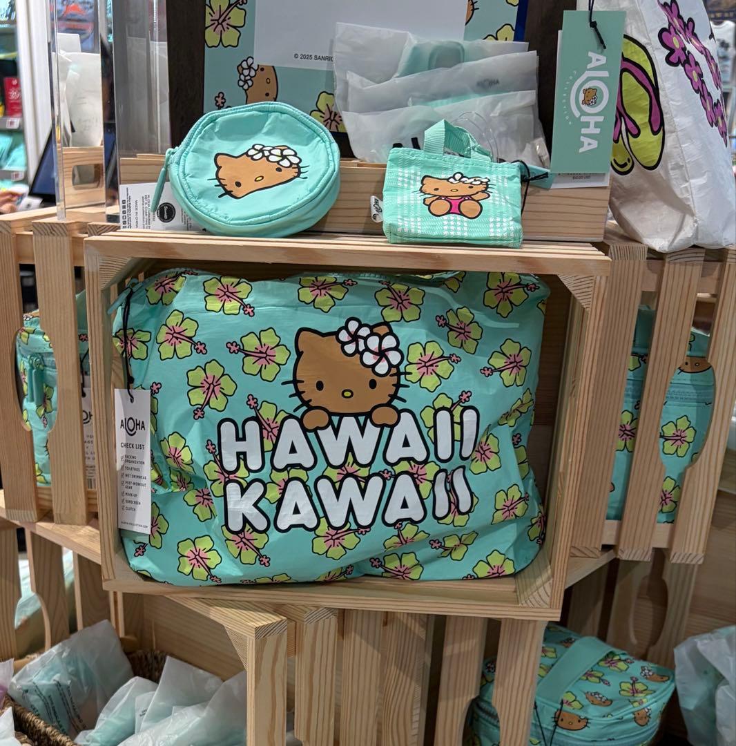 ★本日限定値下げ★アロハコレクション×ハローキティ コラボ　ケース