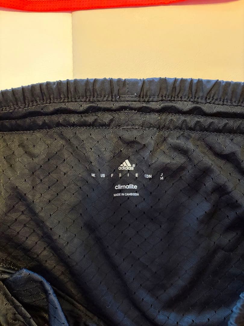 adidas オレンジタンクトップと黒ショーツセット　ランシャツランパンセット