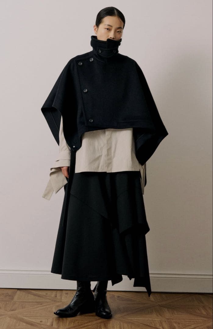 新品タグ付UJOH Asymmetry Cape