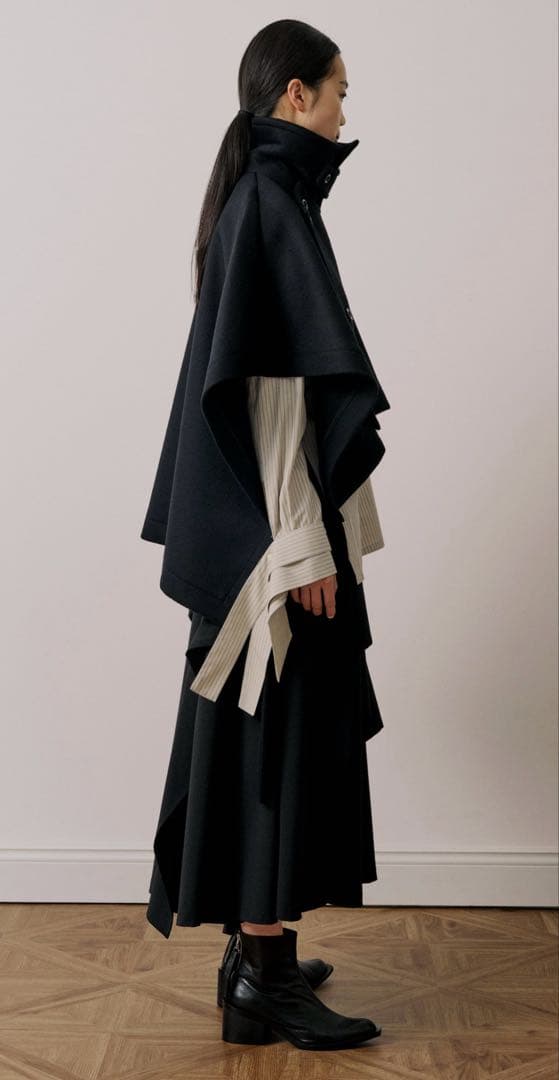新品タグ付UJOH Asymmetry Cape