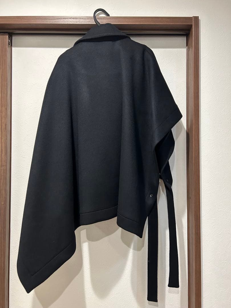 新品タグ付UJOH Asymmetry Cape