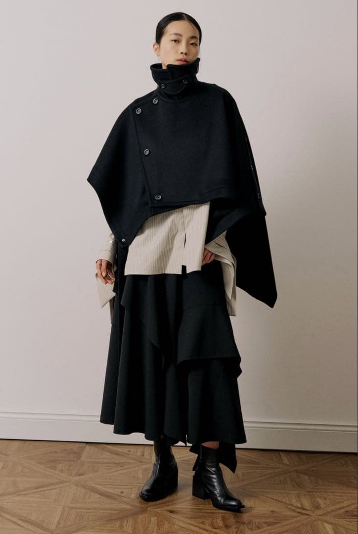 新品タグ付UJOH Asymmetry Cape