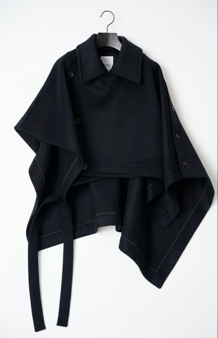 新品タグ付UJOH Asymmetry Cape