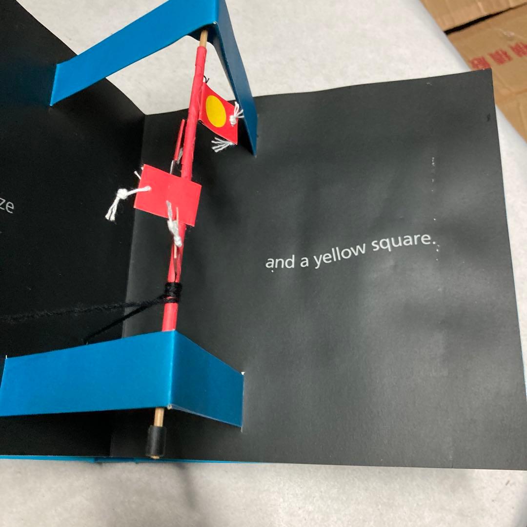 Yellow Square ポップアップブック　ハードカバー
