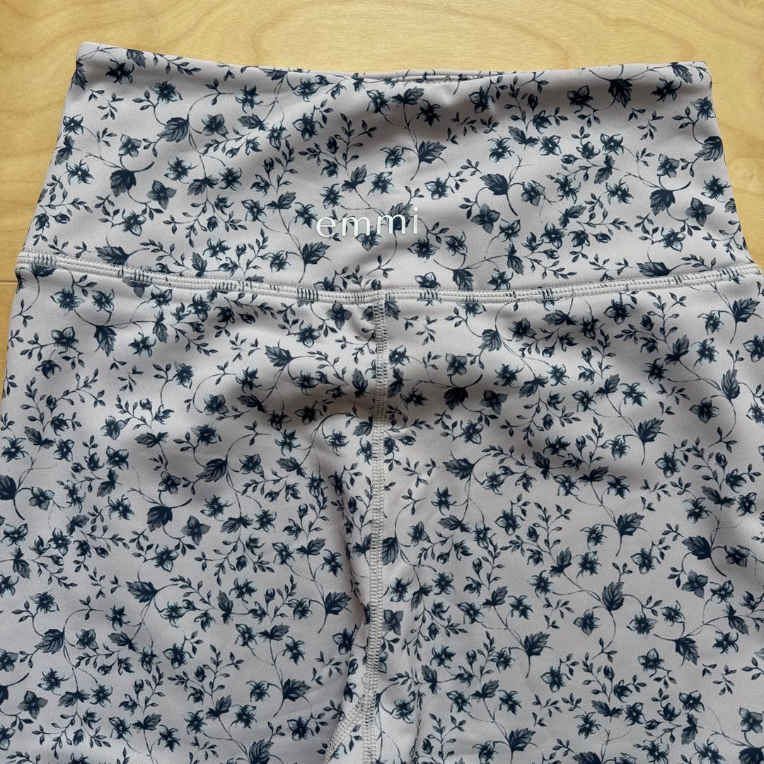 emmi エミ　ヨガウェア　上下セット　ブラトップ　フラワーレギンス　S 新品