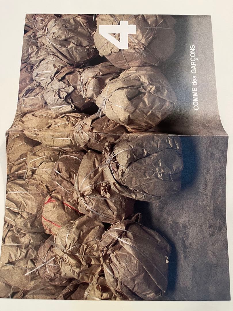 COMME des GARÇONS 非売品　アート冊子　SIX purple ②