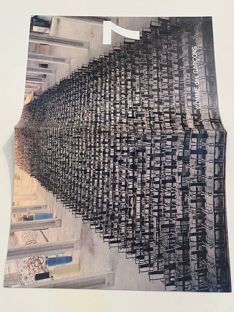 COMME des GARÇONS 非売品　アート冊子　SIX purple ②