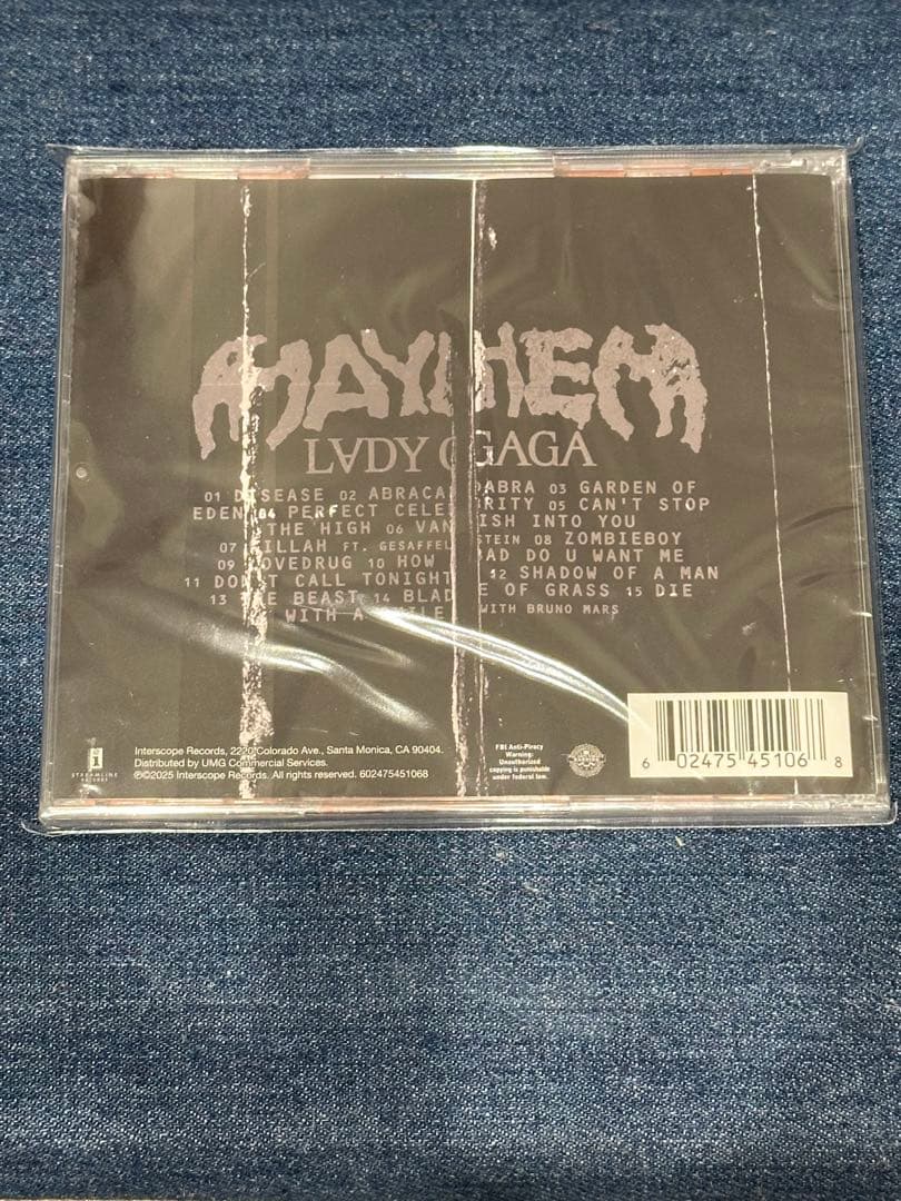 レディー・ガガ MAYHEM CD　サインアートカード入り