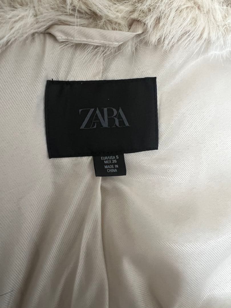 ZARA ベージュ フェイクファーコート Sサイズ