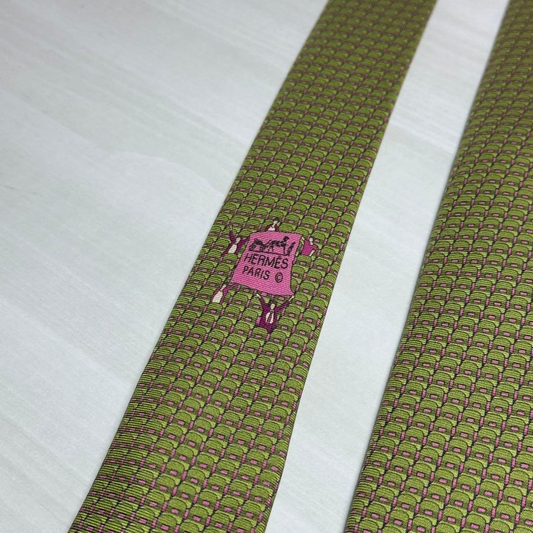 美品☆エルメス☆ネクタイ☆グリーン☆緑☆パターン柄☆ピンク☆シート☆583
