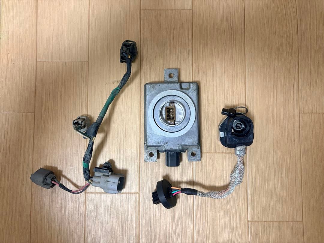 日野プロフィア　ヘッドライト用バラスト