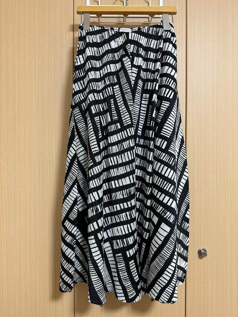 [美品•人気]PLEATS PLEASE白黒幾何学模様 フレアシルエットパンツ