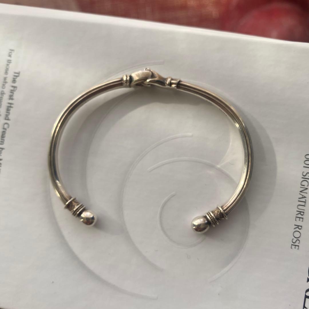 agete ハンド　モチーフ　デザイン　バングル　ブレスレット