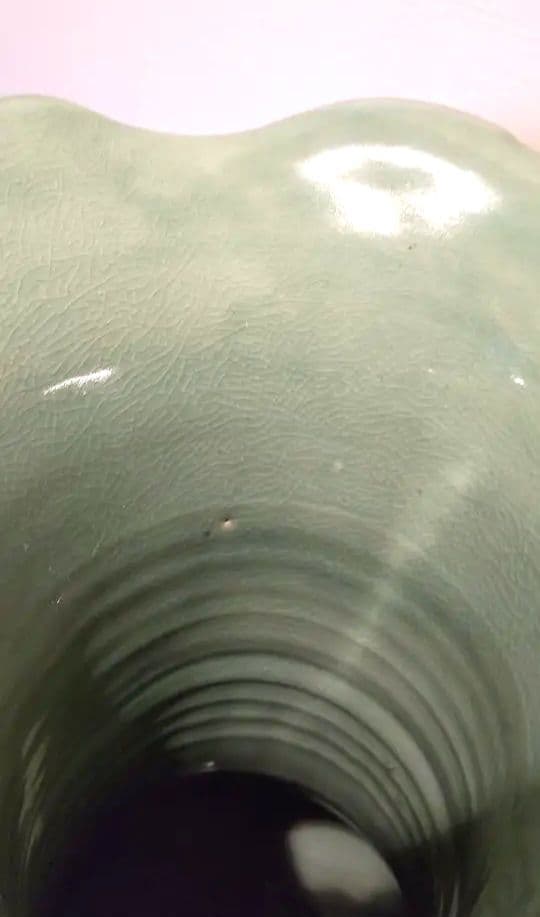 手渡し可 高麗青磁 芸元作 雲鶴文双耳飾壷 花瓶 網目透かし彫り 双耳 飾り壺